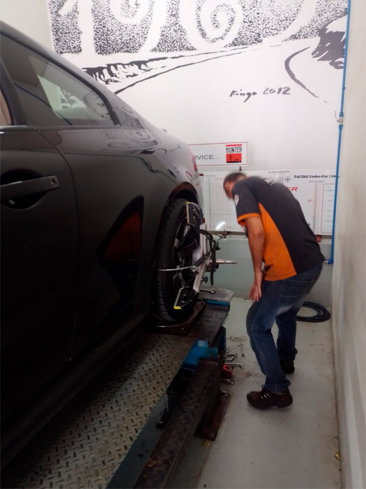 Com o alinhamento de seu veículo, é possível acompanhar o estado das peças que pertencem à suspensão o carro. Precisa deste serviço? Entre em contato com o Taciro AutoCenter e faça seu orçamento!