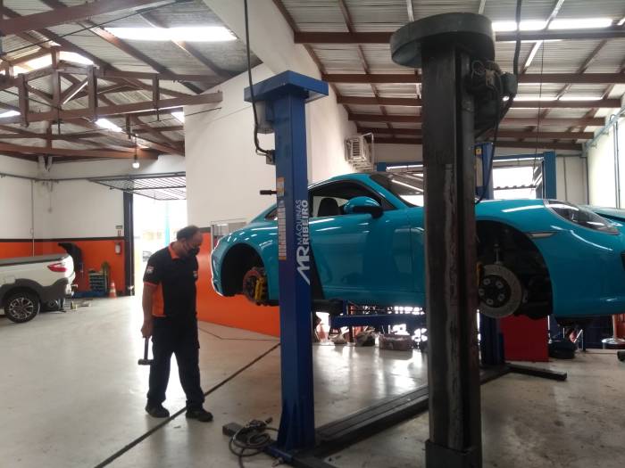 A Manutenção da Suspensão do veículo e regulagem dos ângulos de direção minimiza o desgaste dos pneus e melhora o conforto do motorista. Precisa deste serviço? Entre em contato com o Taciro Autocenter e faça um orçamento!