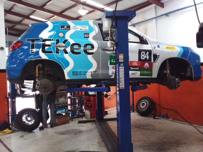 A Manutenção da Suspensão do veículo e regulagem dos ângulos de direção minimiza o desgaste dos pneus e melhora o conforto do motorista. Precisa deste serviço? Entre em contato com o Taciro Autocenter e faça um orçamento!