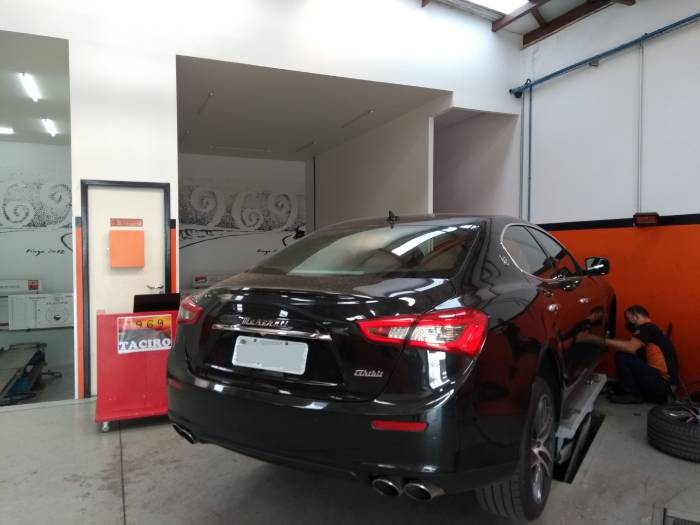 A Manutenção da Suspensão do veículo e regulagem dos ângulos de direção minimiza o desgaste dos pneus e melhora o conforto do motorista. Precisa deste serviço? Entre em contato com o Taciro Autocenter e faça um orçamento!